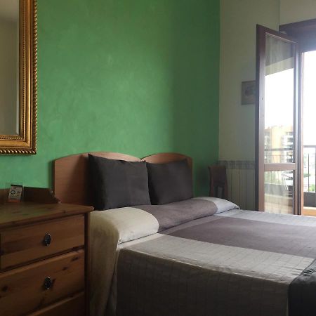 Bed and Breakfast Bb Nuova Fiera Di Roma Фьюмичино Экстерьер фото