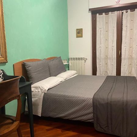 Bed and Breakfast Bb Nuova Fiera Di Roma Фьюмичино Экстерьер фото