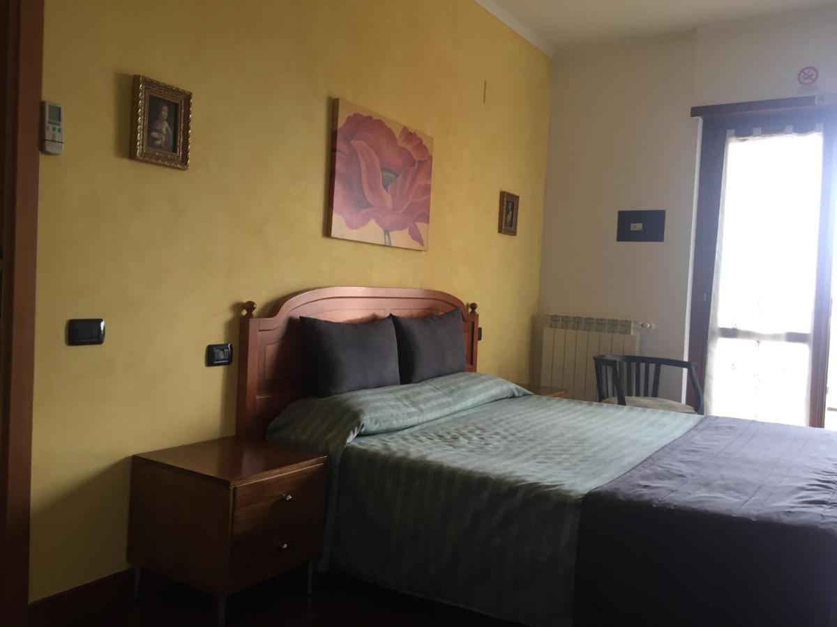 Bed and Breakfast Bb Nuova Fiera Di Roma Фьюмичино Экстерьер фото