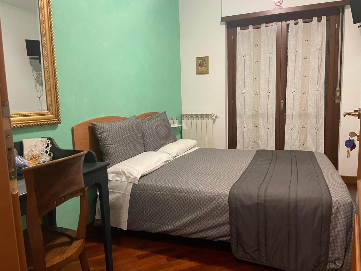 Bed and Breakfast Bb Nuova Fiera Di Roma Фьюмичино Экстерьер фото