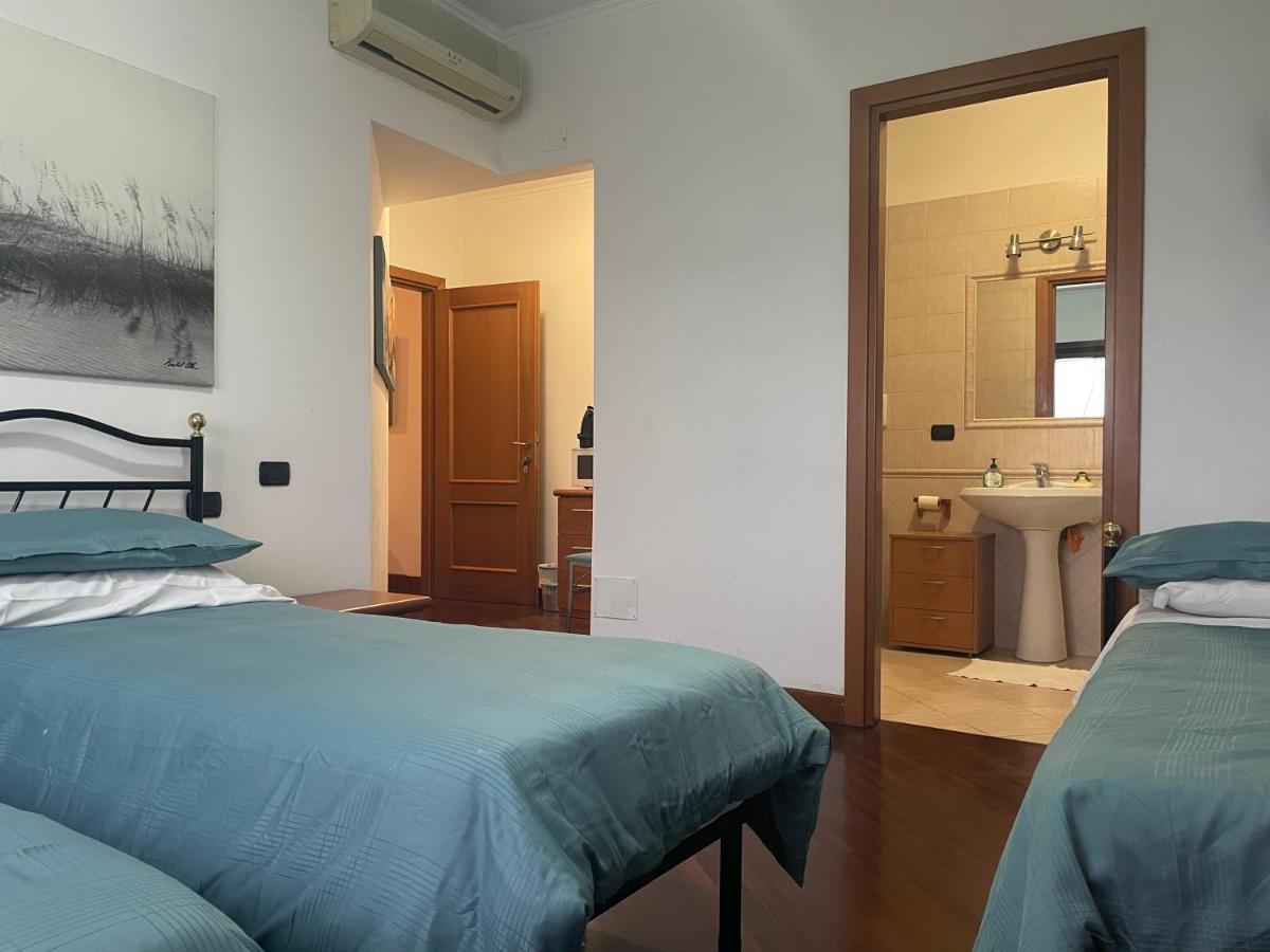 Bed and Breakfast Bb Nuova Fiera Di Roma Фьюмичино Экстерьер фото